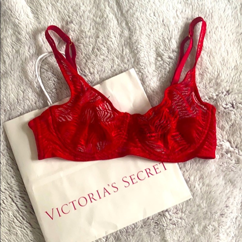 Red Victoria secret Bra NEVER BEEN WORN